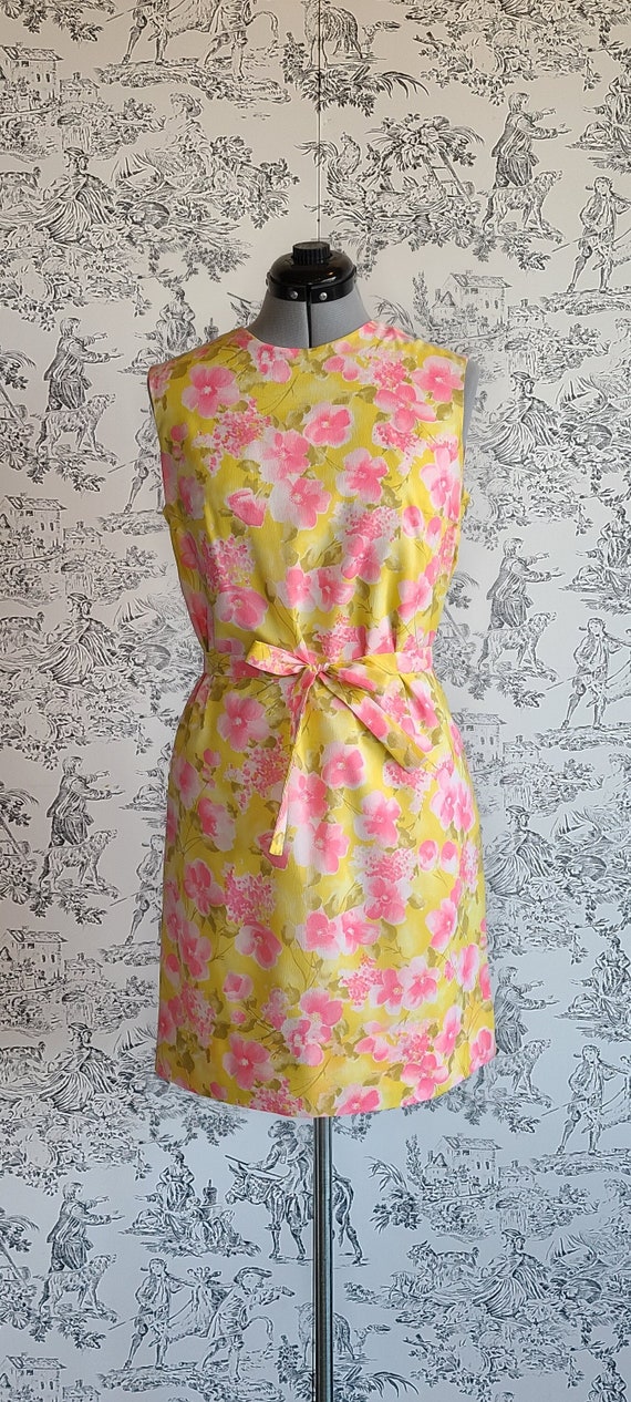 1960s Cute and Flirty Floral Shift Dress