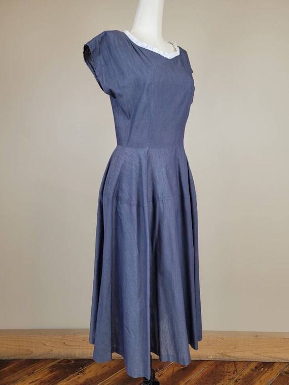 1950s Sweet Cotton Chambray Day Dress w Lace Trim Neckline