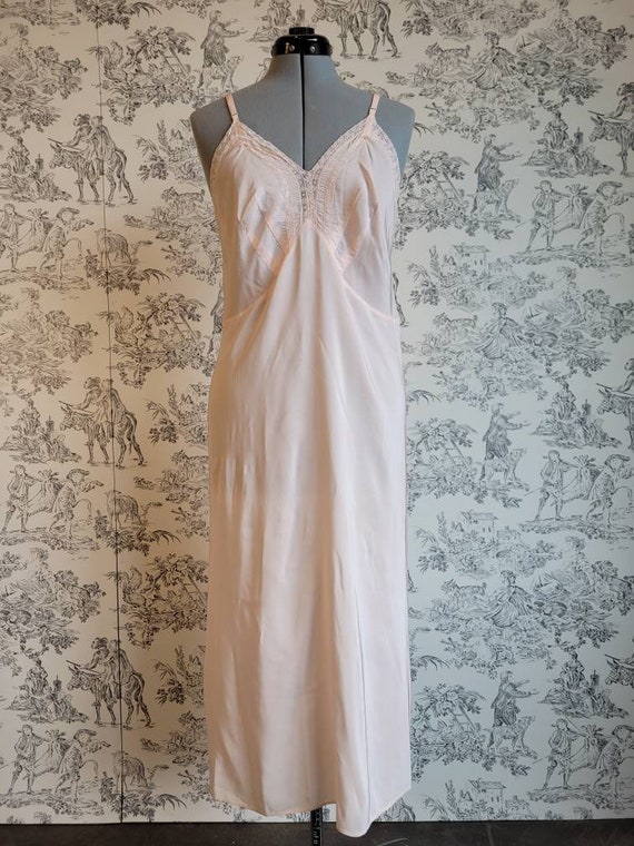 1950s Silky Soft Pink Slip w Lace Trim - image 2