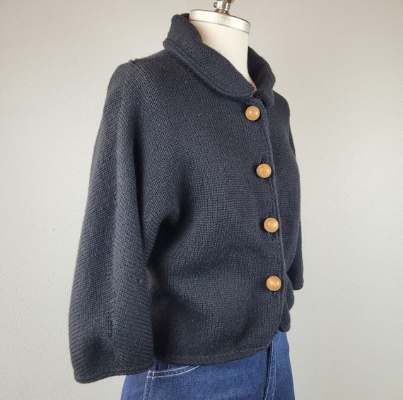 1950s Sweet Sweater w Large Wooden Buttons - image 2