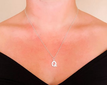 Letter Q necklace/ Sterling silver initial necklace/ dainty initial necklace/ Personalized Jewelry Initial Necklace/ Alphabet Q necklace UK