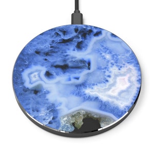 Blue Crystal  Wireless Charger, Agate Geode Fast Charging Pad for Apple iPhone and Android, Wireless Charging Station Tech Gift