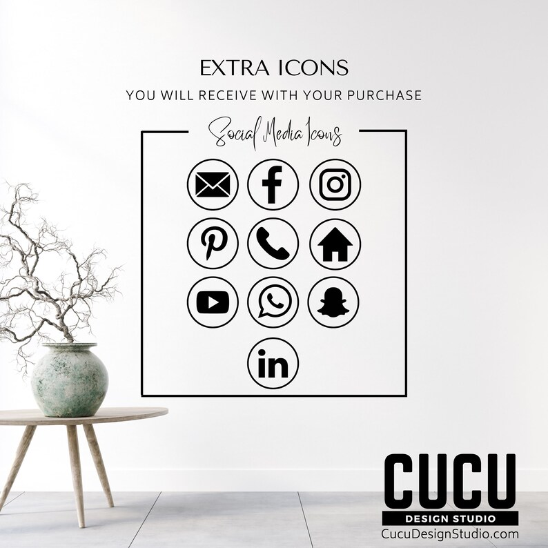 Puede incluir: Una pared blanca con un marco cuadrado negro que contiene iconos de redes sociales. Los iconos incluyen Facebook, Instagram, Pinterest, Twitter, YouTube, WhatsApp, Snapchat y LinkedIn. El texto "EXTRA ICONS" y "YOU WILL RECEIVE WITH YOUR PURCHASE" est&aacute;n por encima del marco. El texto "Social Media Icons" est&aacute; dentro del marco. Debajo del marco est&aacute; el texto "CUCU DESIGN STUDIO" y "CucuDesignStudio.com".