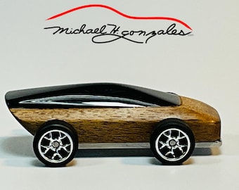 Handgefertigtes Nussbaum Massivholz Coupé: 1/64 Sammler Spielzeugauto im Maßstab 1/1