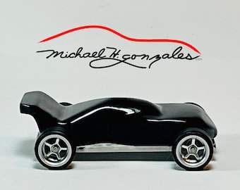 Handgemachtes Schwarzes Acryl Rennauto IMSA: Sammlerstück Miniatur Kunst