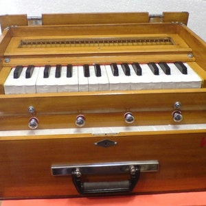 Safri de madera hecho a mano / armonio portátil, armonio de 2,5 octavas y 4 tapones con bolsa, producto de calidad de exportación de instrumentos indios