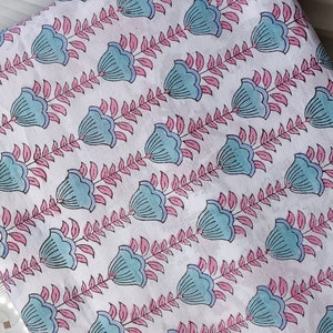 Tessuto di cotone stampato a mano - Stampa floreale indiana - Tessuto di cotone morbido - Tessuto leggero moderno - Tessuto indiano fatto a mano per abiti da donna