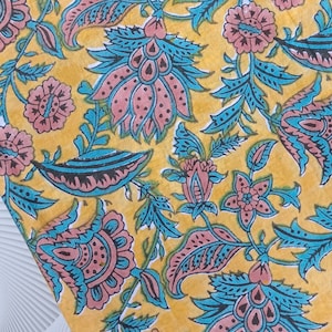 Handblockdruckstoff, Blumendruckstoff, weicher Baumwollstoff, Stoff, moderner Blumenstoff, indischer Baumwollstoff, Stoff für Kleider, indischer Stoff