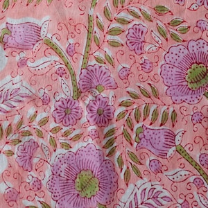 Katoenen voile stof met bloemenhandblokprint, Indiaas textiel op maat gesneden