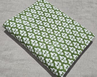 Tela de algodón verde con estampado a mano, cortada a medida / Teñida con tintes vegetales naturales / Textil floral indio para patchwork, costura, manualidades y decoración del hogar