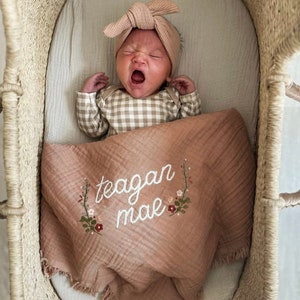 Personalized Embroidered Baby Receiving Blanket, Baby Blanket with Name, Baby shower gift for Girl or Boy