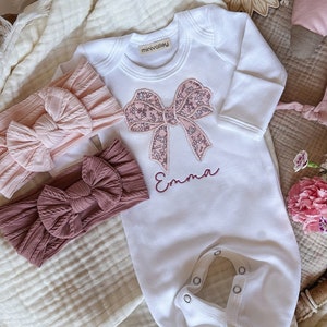 Personalized baby romper and bow set, embroidery baby girl coming home outfit, custom baby shower gift, monogrammed sleeper footies image 2