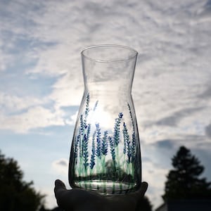 Glasvase mit Glasmalerei