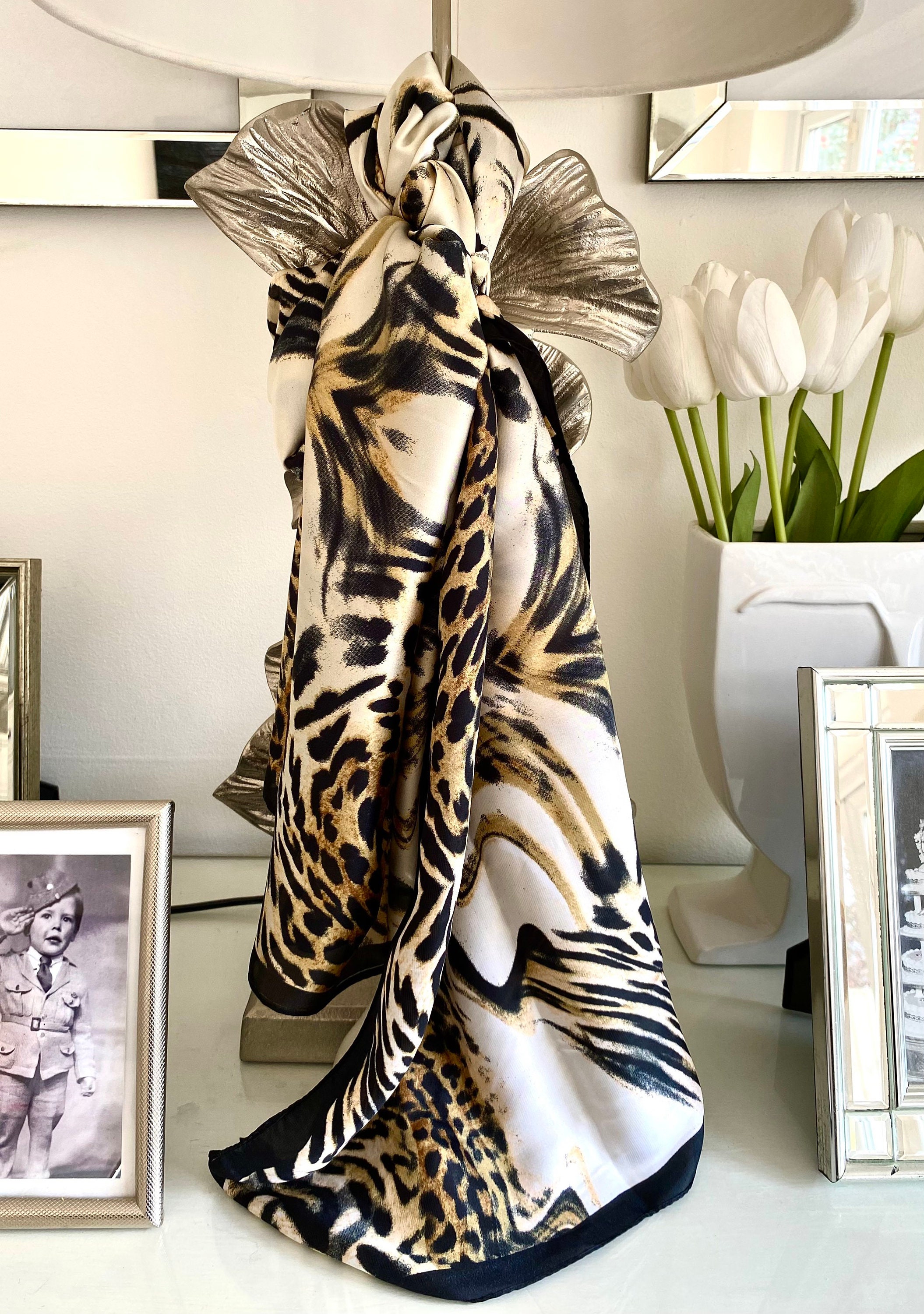 Long scarf, very soft fabric with half half, brand logo en leopard print. -  TopU-Up