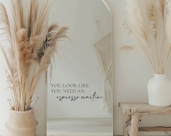 Adhesivo de espejo con letrero gracioso / Parece que necesitas una copa / Decoración para fiestas