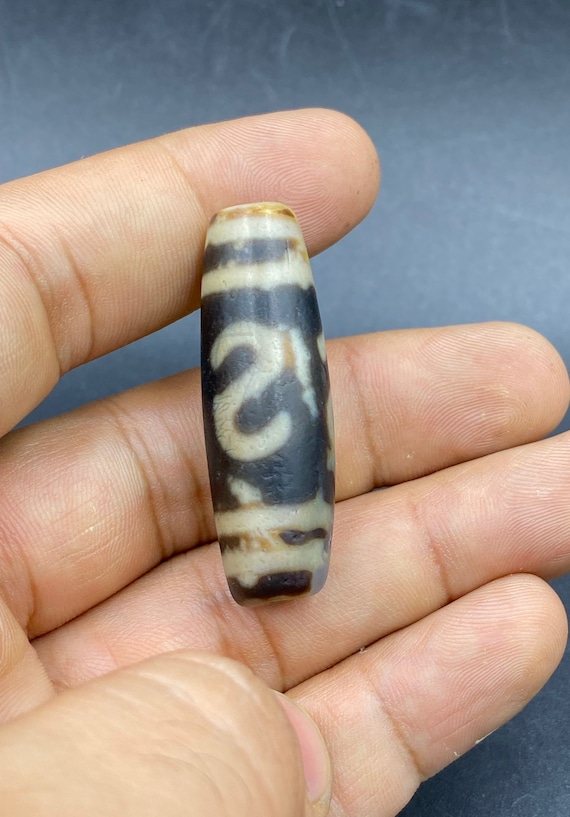 Wonderful old antique beautiful dzi agate bead tib