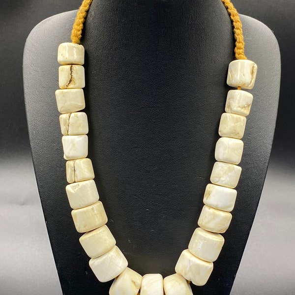 rare!!!!! Unique belle très vieille coquille africaine collier perlé