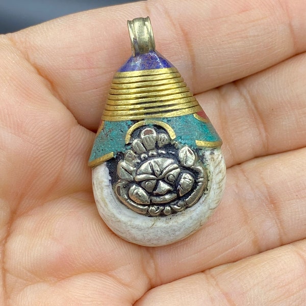 Beautiful Naga shell pendent handmade Tibetan pendent