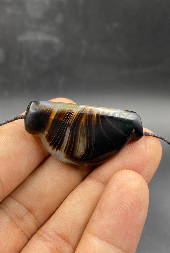 Very lovely old antique natural suleimani agate be