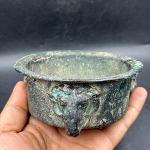 Museum quality antique Greek bronze bowl cup beautiful pattern