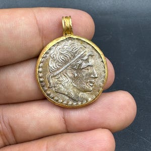Una hermosa moneda de plata romana antigua con colgante de moneda de oro genuino de 20k