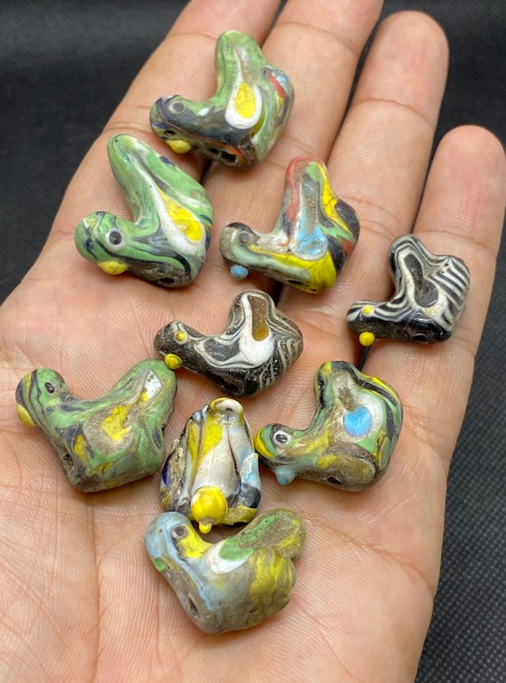 9 PCs beautiful antique Gabri glass bird bead from