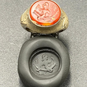 Very beautiful intaglio  old Ancient Greek emperor carnelian signet solid silver ring