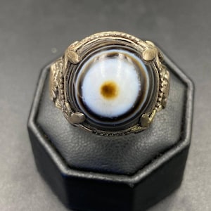 Un très beau vintage mal oeil blanc agate fait main Sterling argent