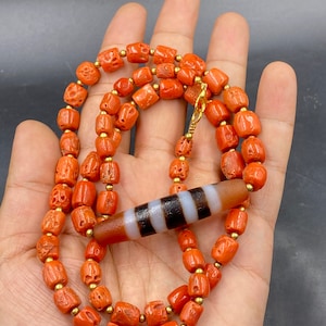 Excellence quality natural coral bead strand with 4 stripe antique dzi agate bead necklace