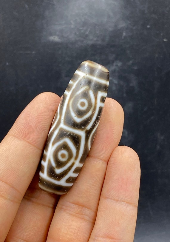 Genuine old natural 6 eyes tibetan dzi agate bead 