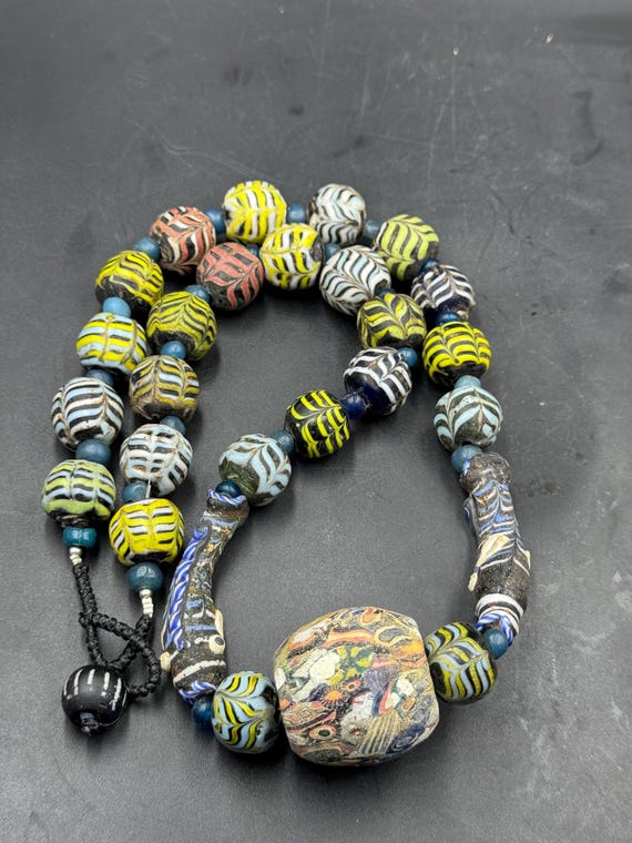 アフガニスタン産アンティークガブリガラスビーズネックレス - Etsy 日本