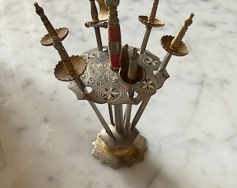 ヴィンテージ トレド ソード カクテル串、スペイン産オリーブ
