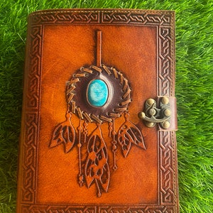 Diario in pelle con acchiappasogni in pietra goffrata / Diario con chiusura a lucchetto, stile vintage Grimoire / Carta antica con bordo frastagliato / Ottimo regalo per il padre