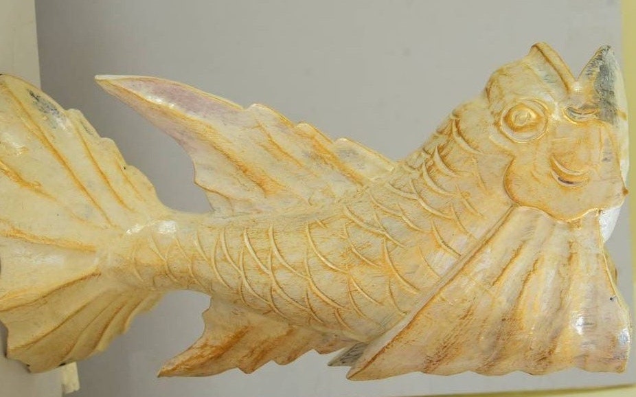 ホワイトゴールデンアロワナ魚の置物手作り木製彫刻幸運の