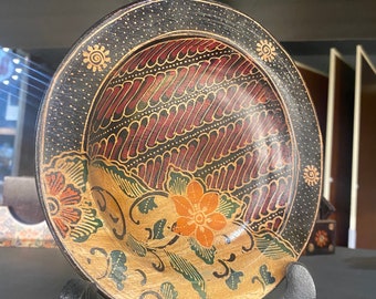 Handcarved Wooden Batik Plate: Floral Indonesian Decor