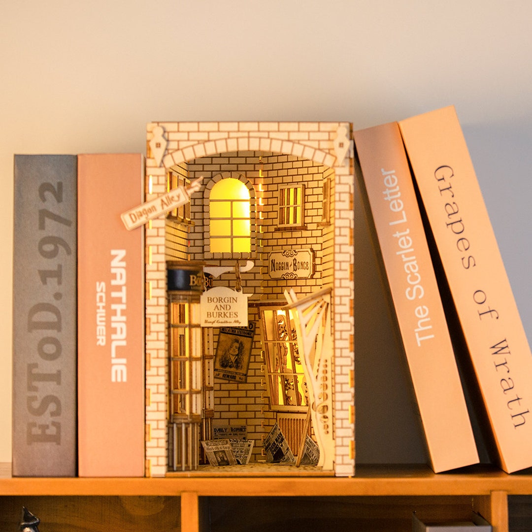 CUTEBEE Kit pour book nook, maison miniature avec meubles et