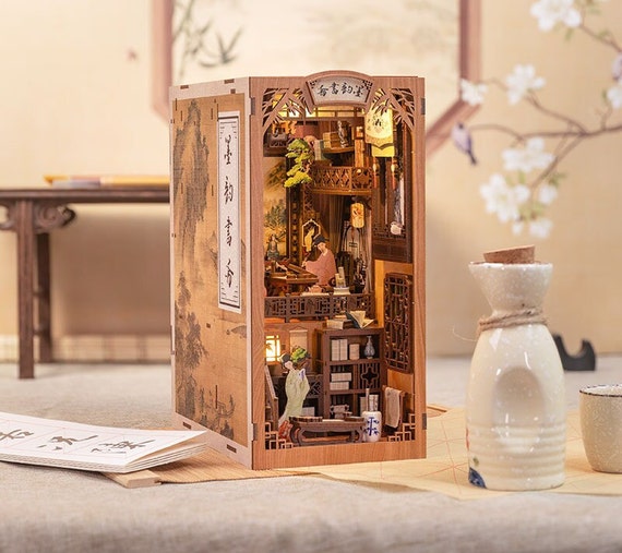Rolife Book Nook Kit DIY 3D Wooden Puzzles Bookshelf Insert