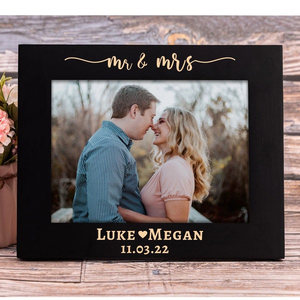 Personalized Mr & Mrs Picture Frame, Gifts for the Couple, Mr and Mrs Married, Wedding Keepsake, Couple Anniversary Ideas, Newlywed Frame,