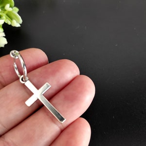 Zilveren kruisoorbel kruis clip-on niet-doorboord voor mannen zilveren kruis clip-on beschermende oorbel uniseks kruis hanger kruis clip-on mannen cadeau