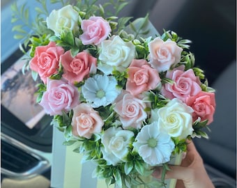 Buquê de sabonetes artesanais de rosas, com fragrância de peônias, presente para o Dia das Mães.
