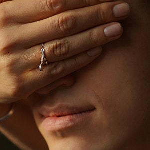 Anillo con inicial en plata de ley 925, anillo de compromiso ajustable con colgante personalizado para ella, anillo con letra personalizada en plata.