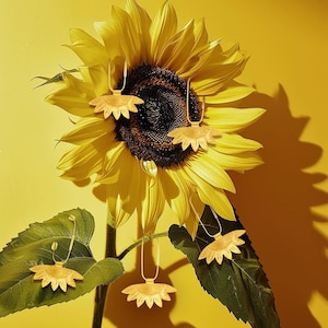 Mono Ohrring, Sonnenblume Ohrring, Sterlingsilber 925, 999 vergoldet, Ukrainischer ethnischer Boho Schmuck