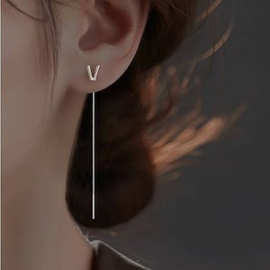 Pendientes con nombre personalizado - Pendientes mono con inicial enhebrada en plata de ley 925 - Regalo personalizado para ella - Joyería para San Valentín