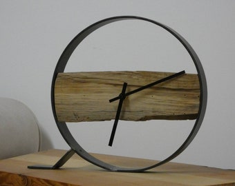 Clock | Industrial | Metal design | Oak / walnut | Table clock