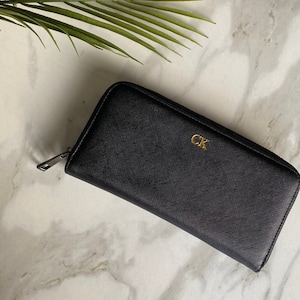 PERSONALISIERTE VEGANE GELDBÖRSE Schwarzes Portemonnaie mit Reißverschluss, Geschenke für Sie, individuelle Monogramm-Initiale in Gold oder Silber