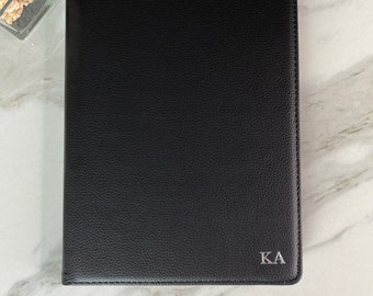 Personalizada Ipad Mini 5 7.9 pulgadas 2019 estuche completo de cuero con rotación de 360 grados, inicial de monograma personalizada en oro, plata o relieve