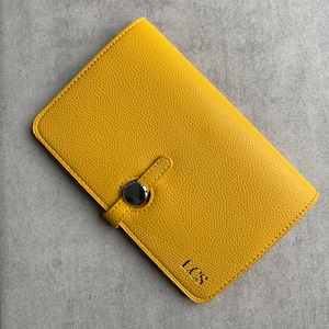 Carteira de couro vegana amarela personalizada, porta-cartões, porta-moedas, iniciais de monograma personalizadas em ouro e prata, presente para ela