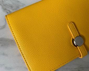 yellow-minimalist-wallet-with-