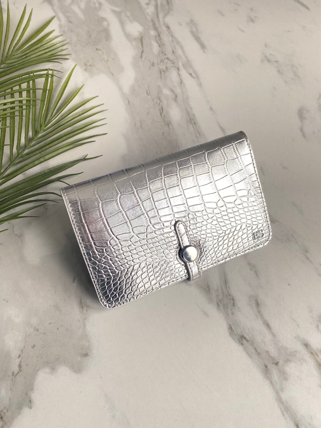 ◇FOLNUA◇ CLASSIC LOGO CARD WALLET IN SILVER MUSINSA | FOLNUA CLASSIC LOGO CARD WALLET IN SILVER