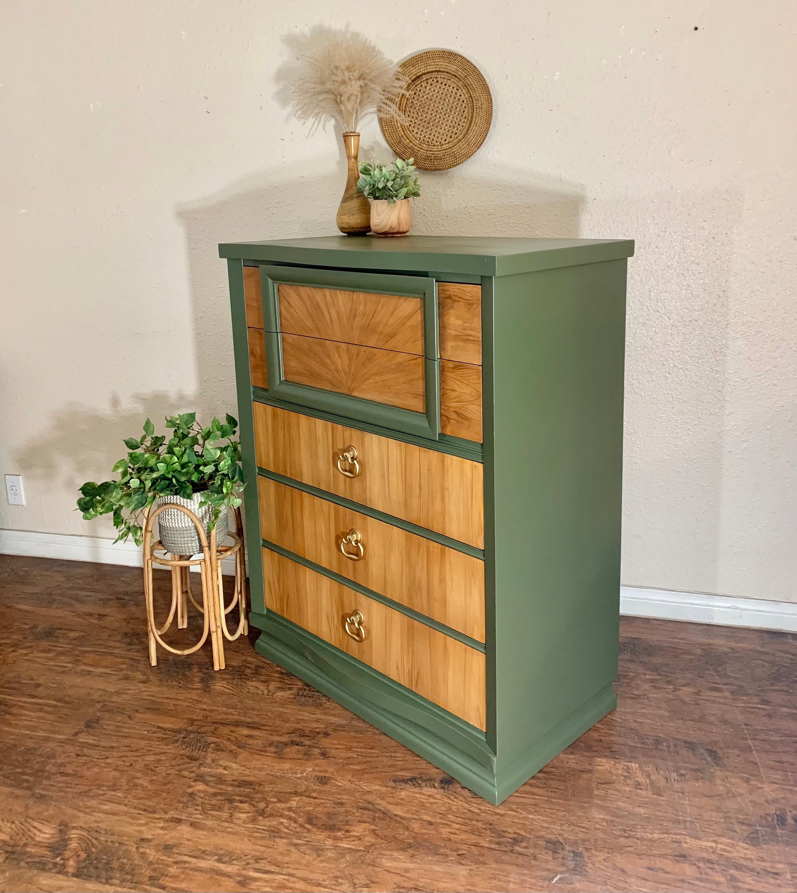 11+ Light Green Dresser